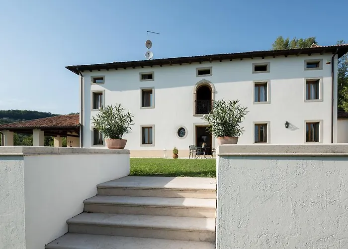 Tenuta Castagnera Villa